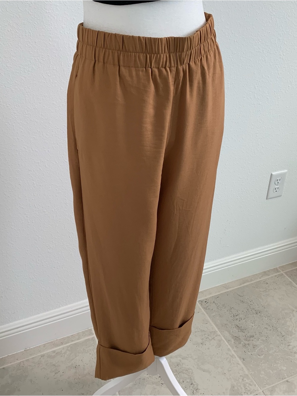 Zara Brown Cropped Elastic Waist Pants with Wide Cuffs